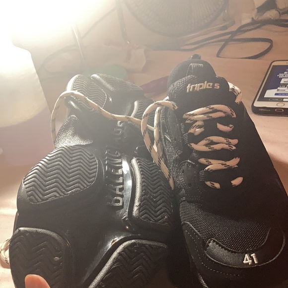 Triple s black balenciagas size 9.5,10 In women’s - Picture 3 of 3